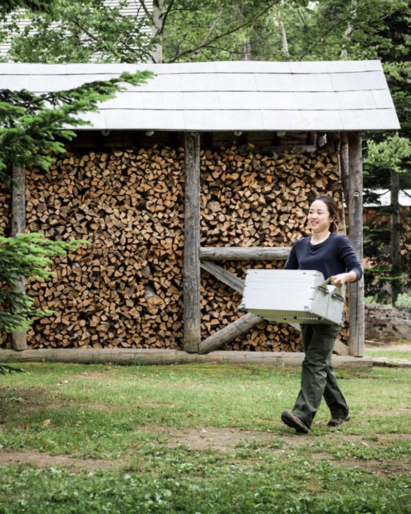 Contenedor de estantes apilables.jpg